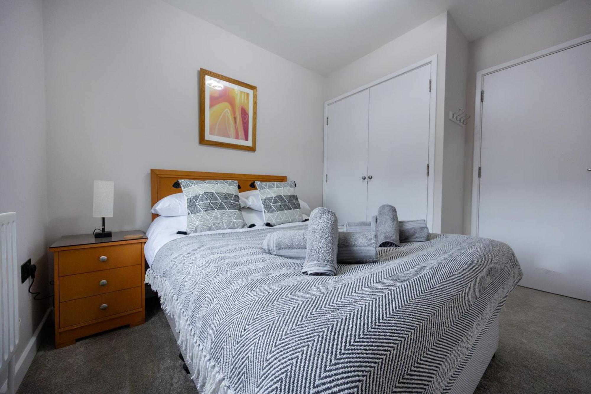 Ferienwohnung Stunning 3Br, Free Parking, Near Town Center, Long Term Discoun Reading Exterior foto